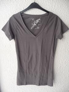 t-shirt col V