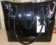 Sac à main en cuir noir vernis